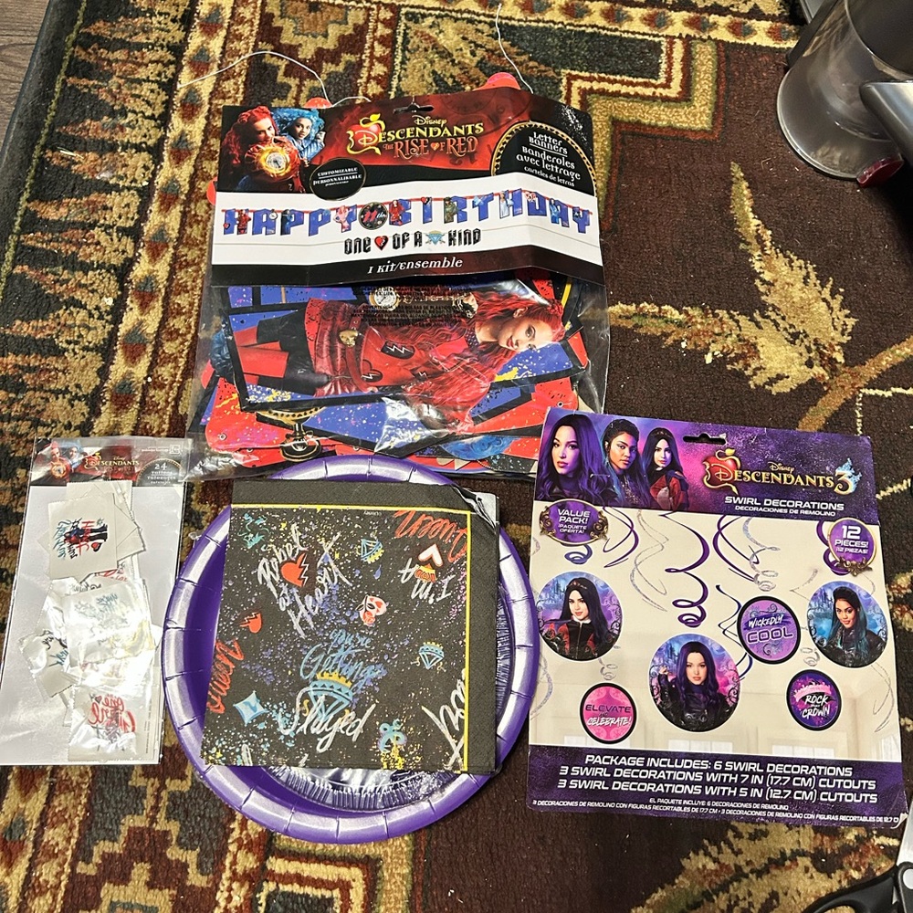 Birthday Party Supplies Set - Disney Descendants